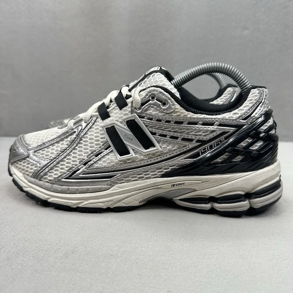 Womens 8.5 / Mens 7 (D) New Balance 1906R Shoes Black / Silver Athletic Sneakers